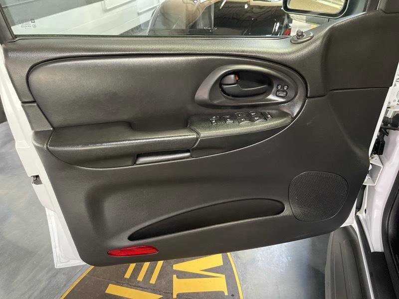 Used 2008 Chevrolet TrailBlazer LT w/ Sun And 6-Disc Cd Package AWD/4WD image 29