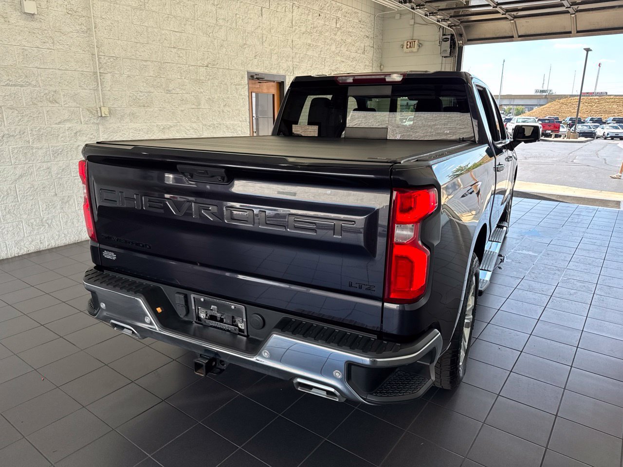 Used 2023 Chevrolet Silverado 1500 LTZ w/ LTZ Convenience Package II AWD/4WD image 7