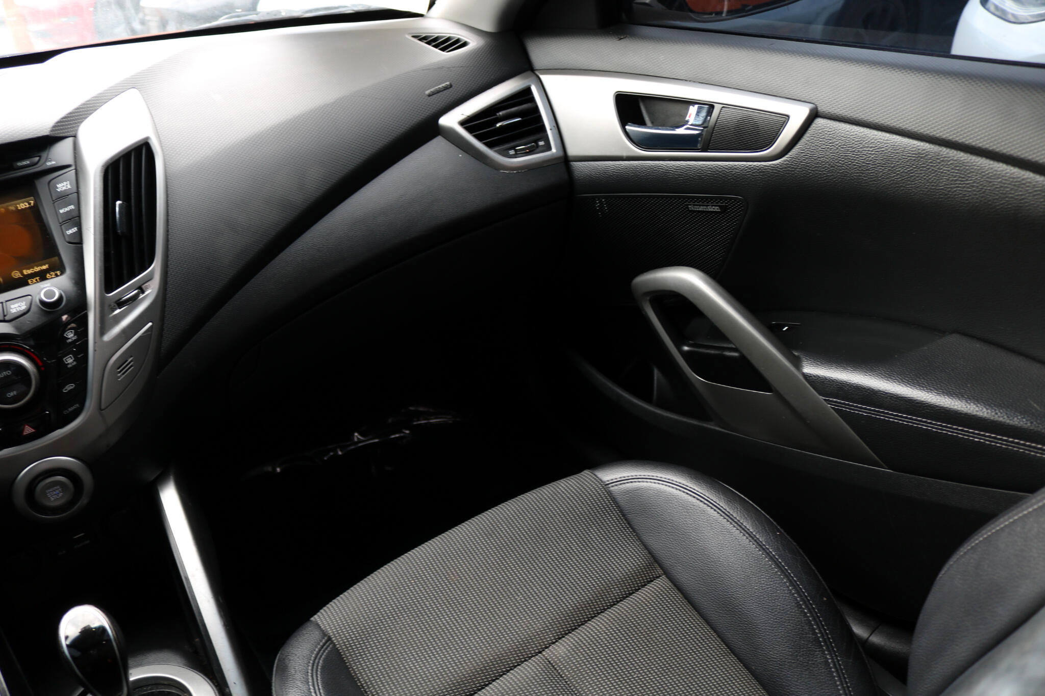 Used 2015 Hyundai Veloster w/ Option Group 03 image 41