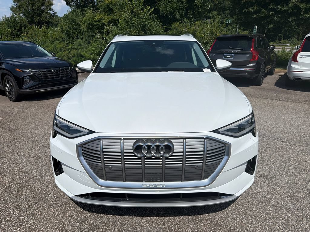 Used 2022 Audi e-tron Premium AWD/4WD image 2
