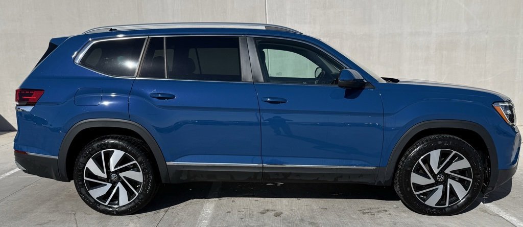 Used 2025 Volkswagen Atlas SEL image 3
