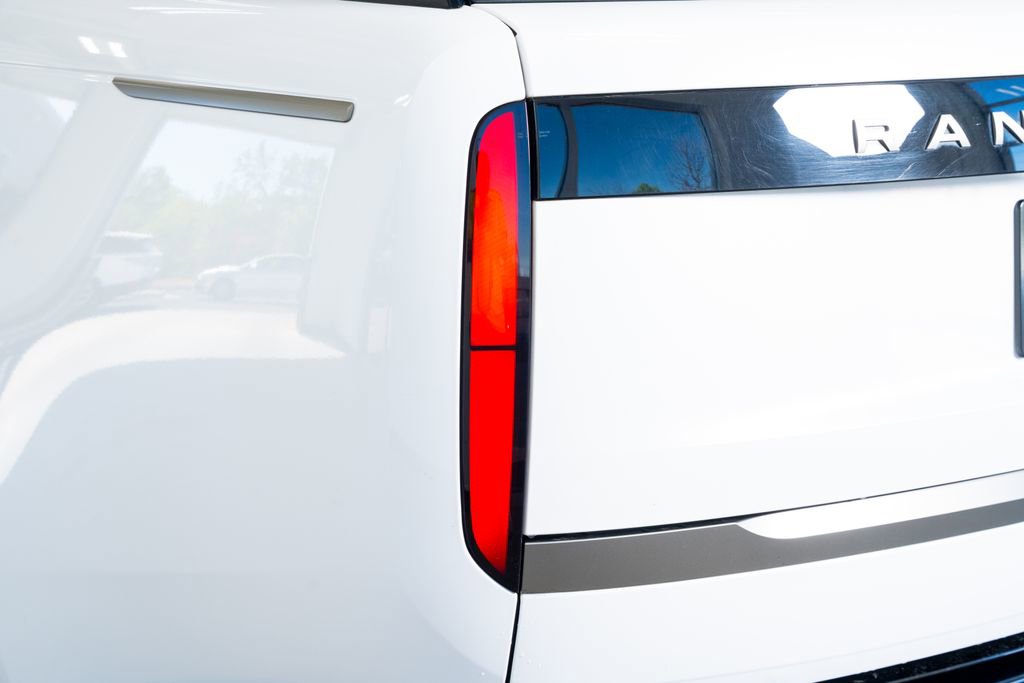 Used 2024 Land Rover Range Rover Long Wheelbase SE image 23