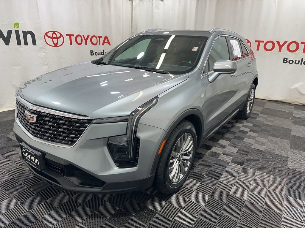 Used 2025 Cadillac XT4 Premium Luxury image 3