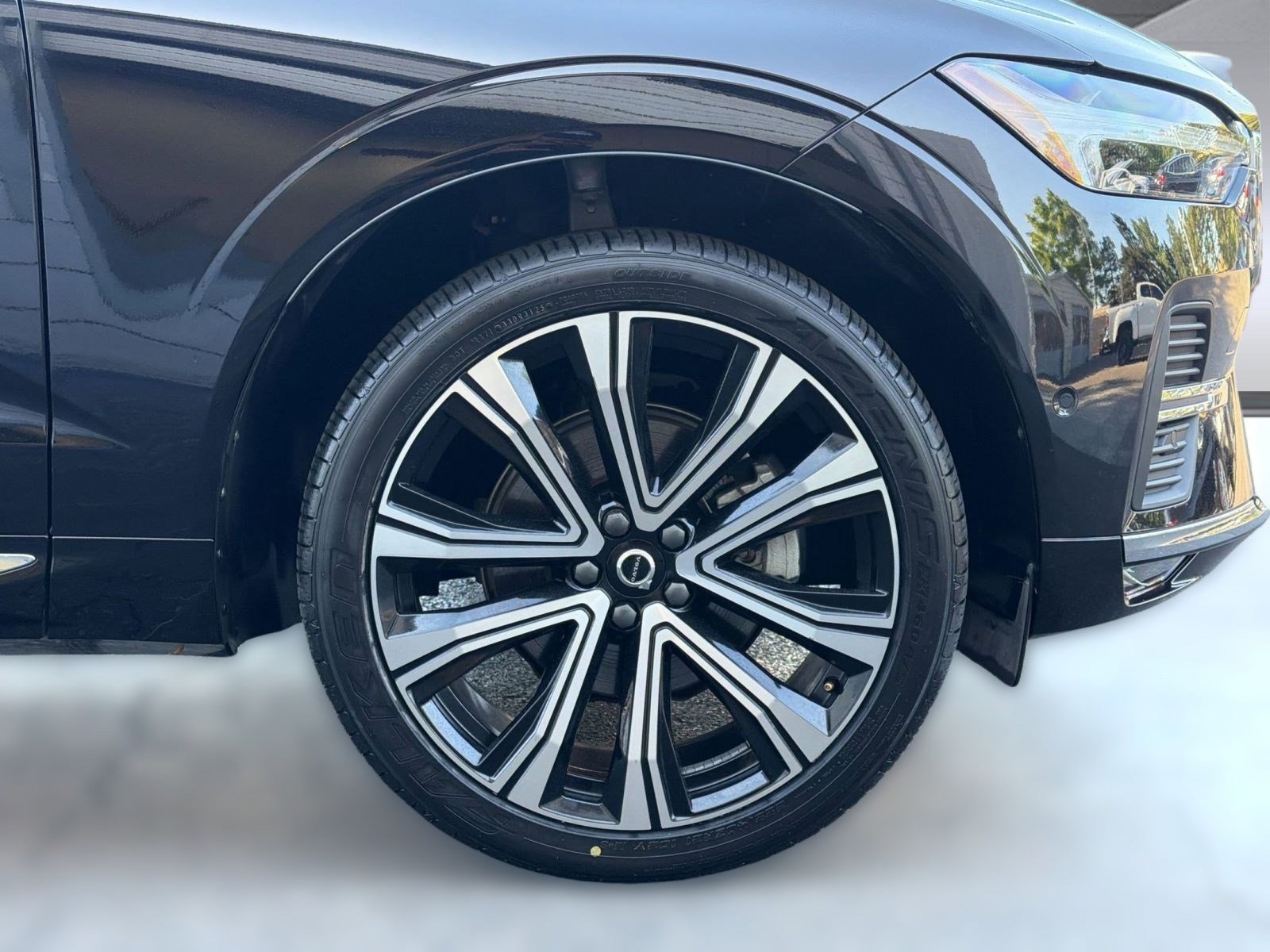 Used 2023 Volvo XC60 B5 Ultimate w/ Protection Package Premier AWD/4WD image 12