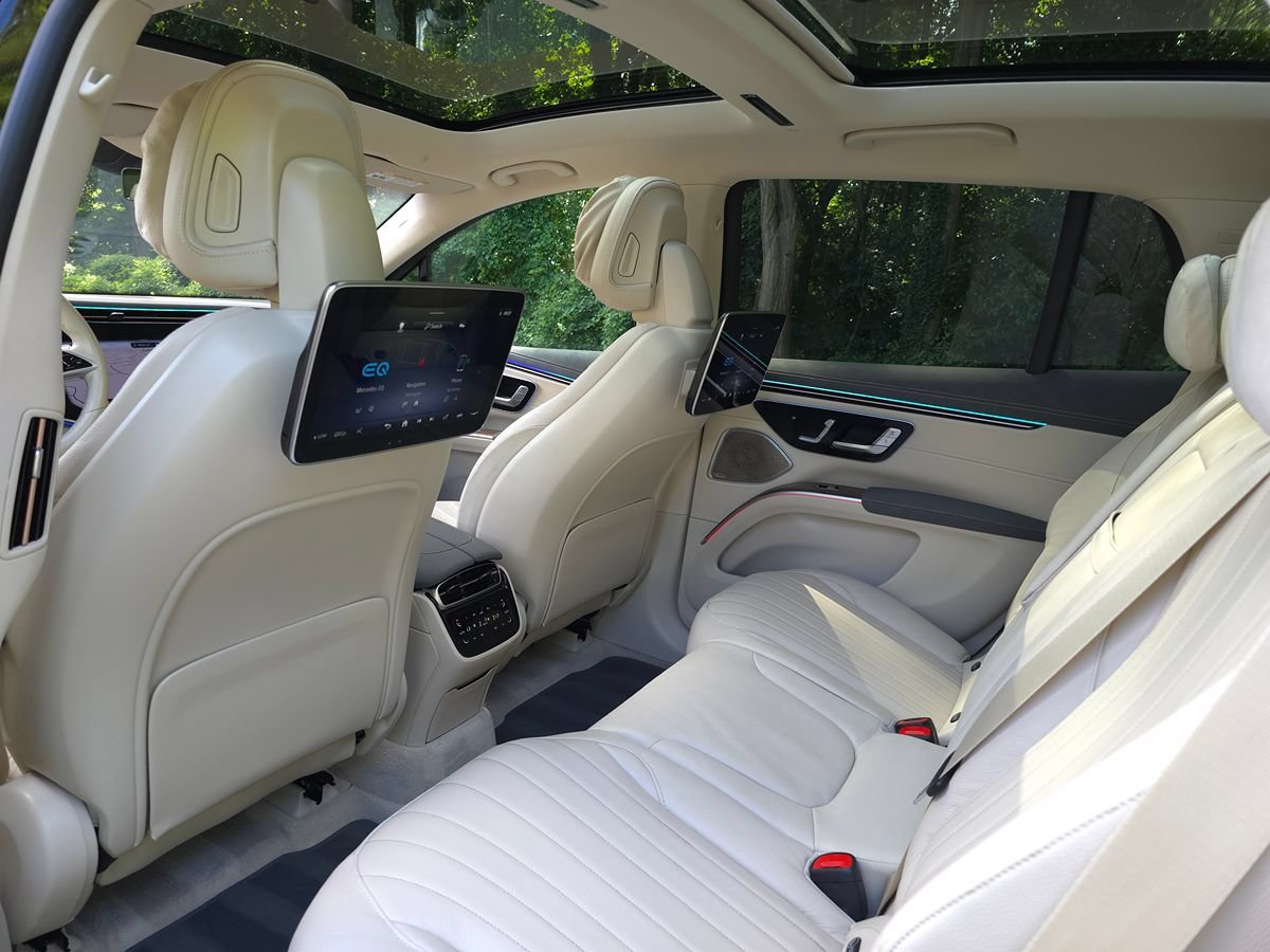 Used 2023 Mercedes-Benz EQS 580 4MATIC SUV image 11