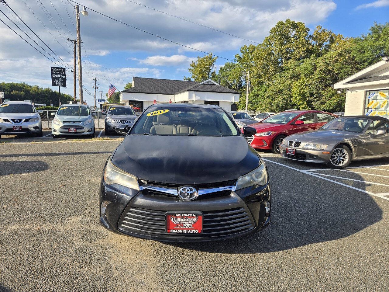 Used 2017 Toyota Camry LE FWD image 3