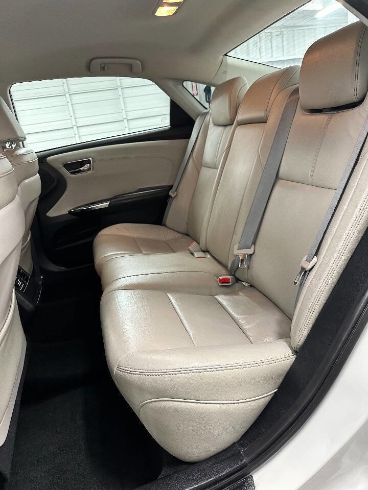 Used 2018 Toyota Avalon XLE image 19