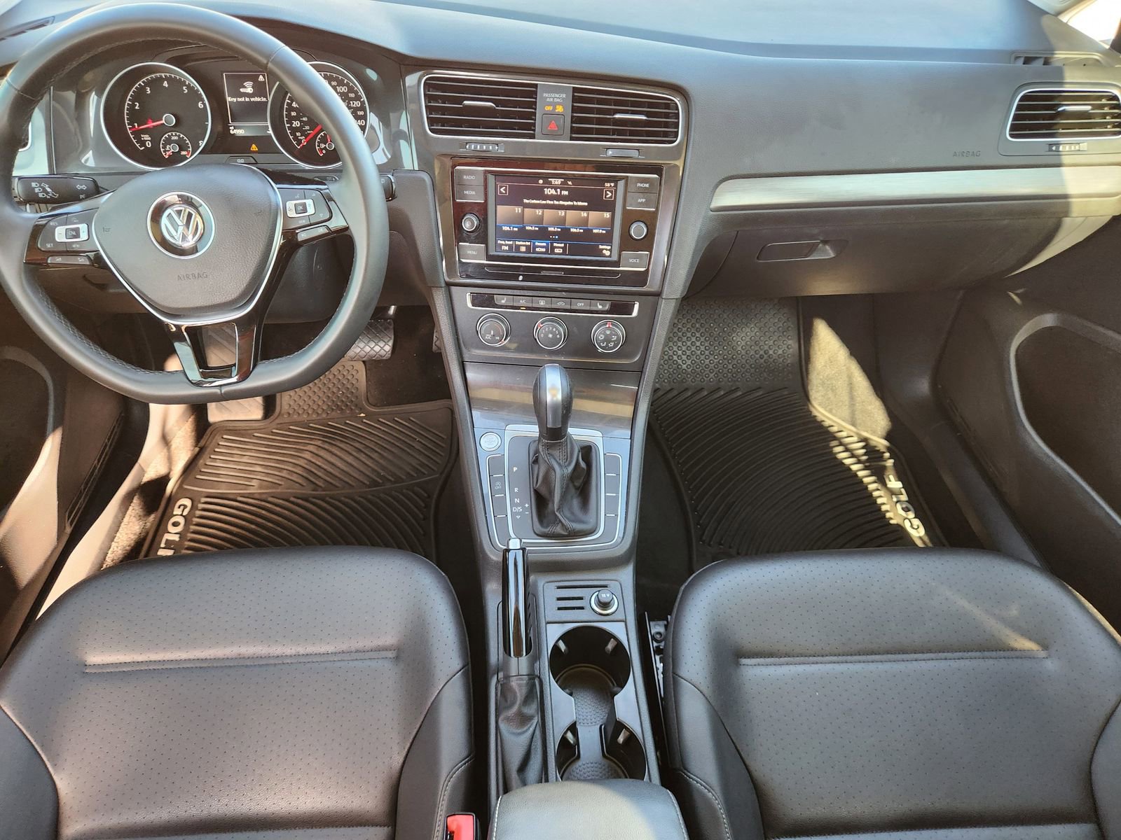 Used 2021 Volkswagen Golf 4-Door image 27