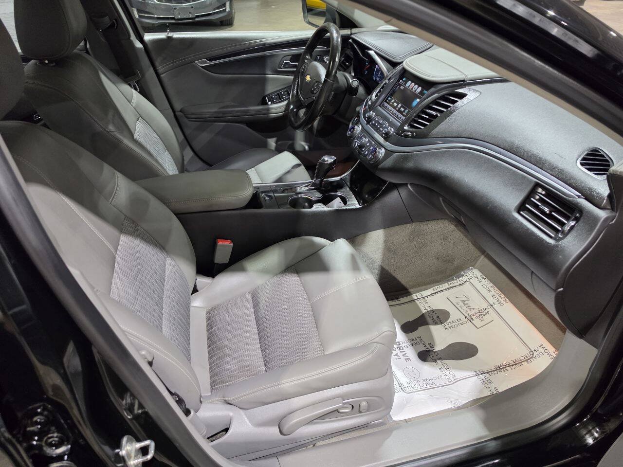 Used 2019 Chevrolet Impala LT FWD image 32