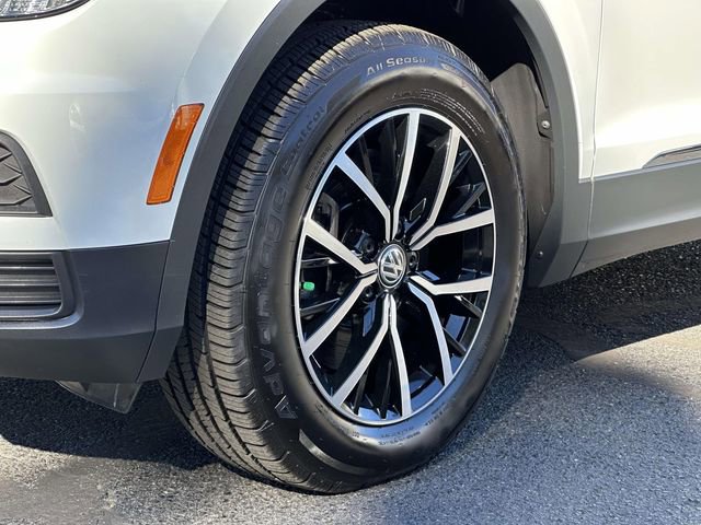 Used 2021 Volkswagen Tiguan SE w/ Panoramic Sunroof Package image 5