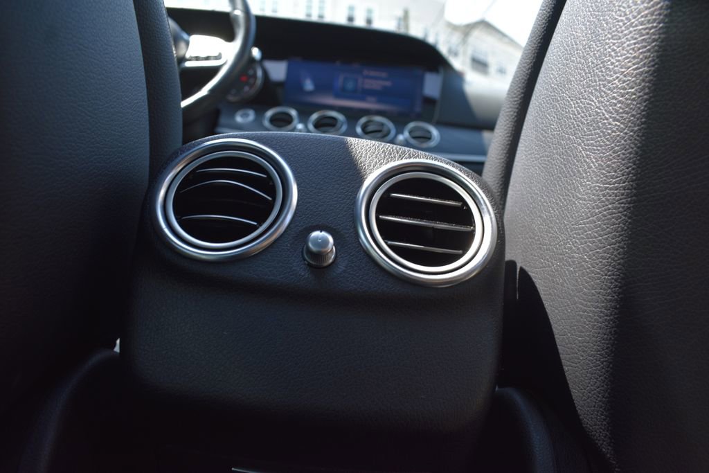 Used 2019 Mercedes-Benz E 300 4MATIC image 29