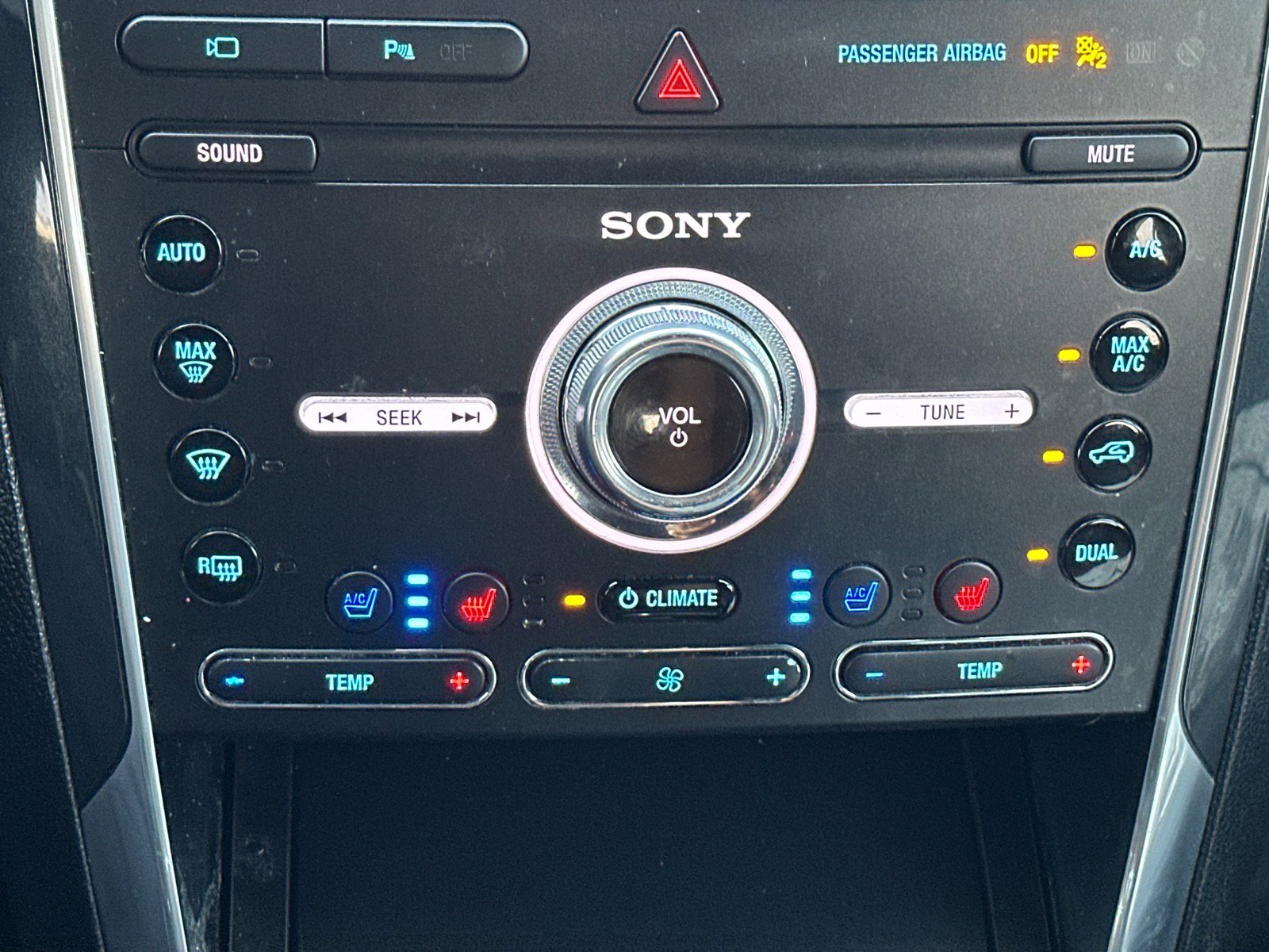 Used 2019 Ford Explorer Limited w/ Class III Trailer Tow Package AWD/4WD image 14