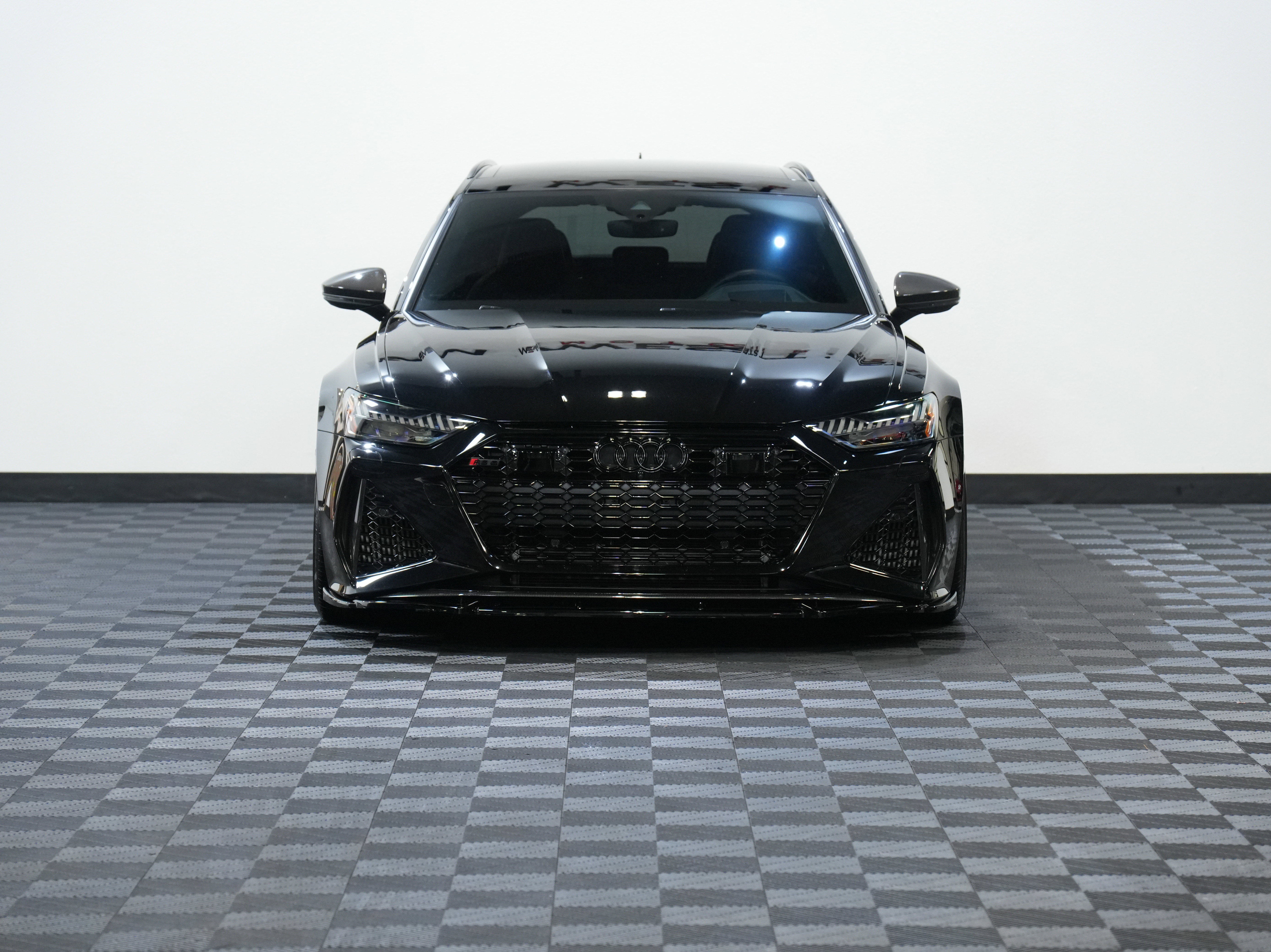 Used 2021 Audi RS 6 w/ Carbon Optic Package image 4