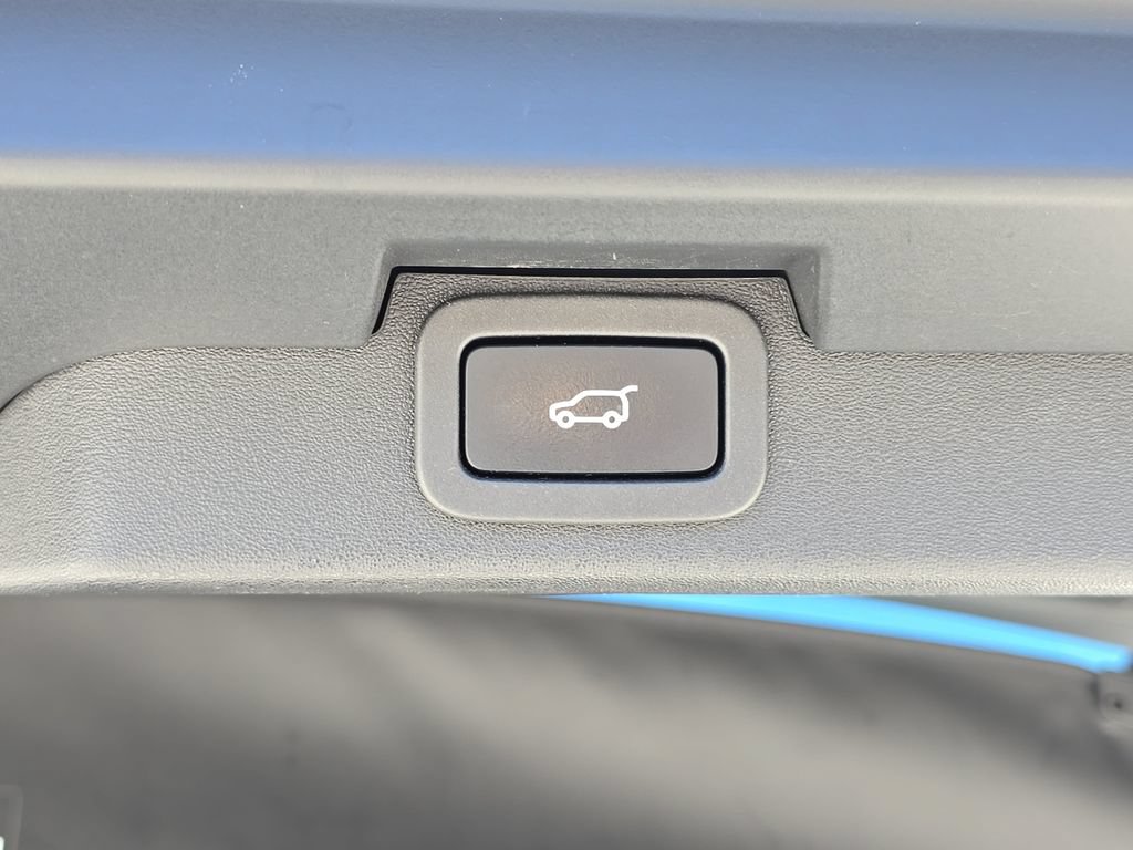 Used 2020 Land Rover Discovery Landmark AWD/4WD image 17