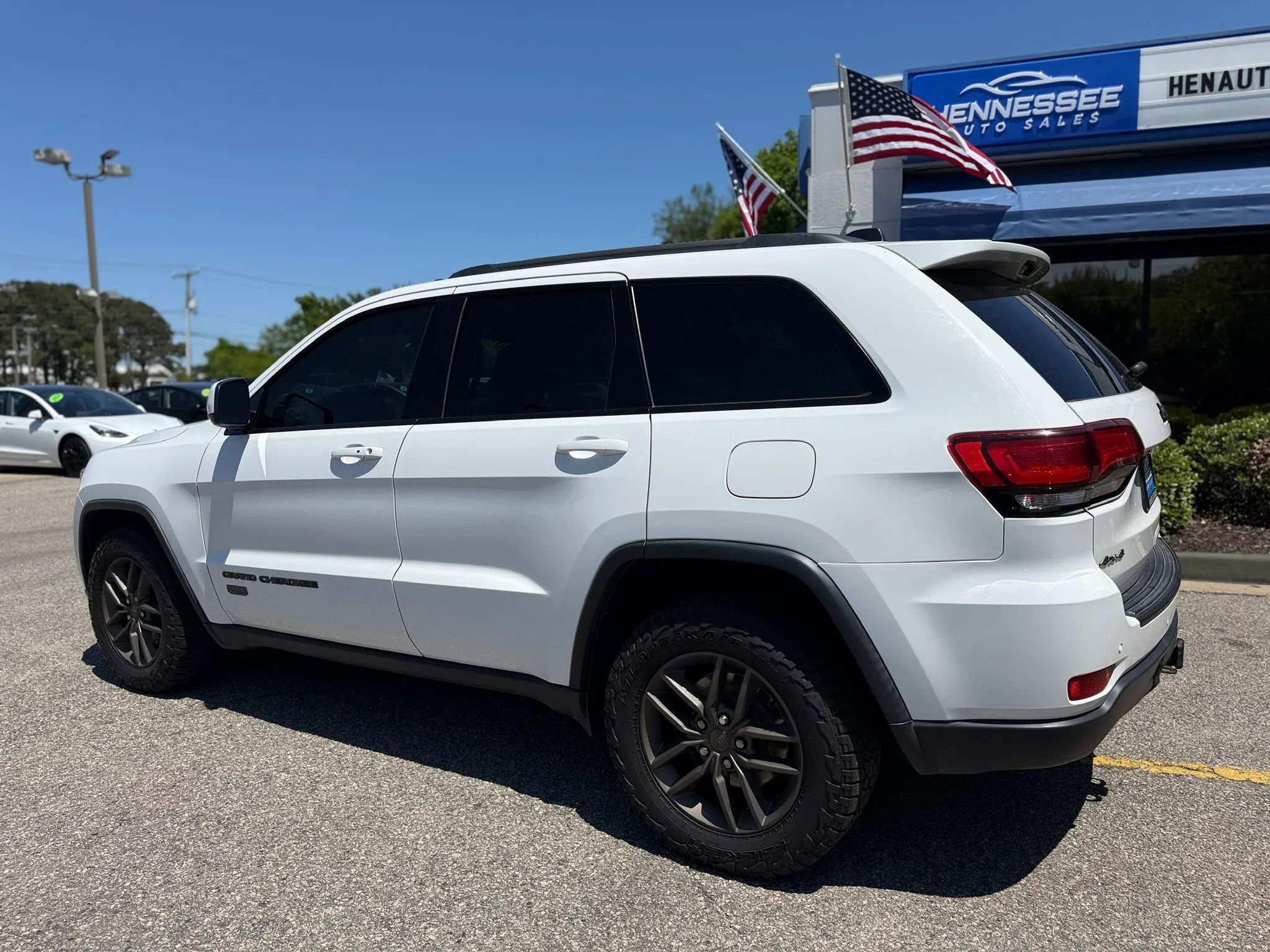Used 2016 Jeep Grand Cherokee Laredo 75th Anniversary AWD/4WD image 21