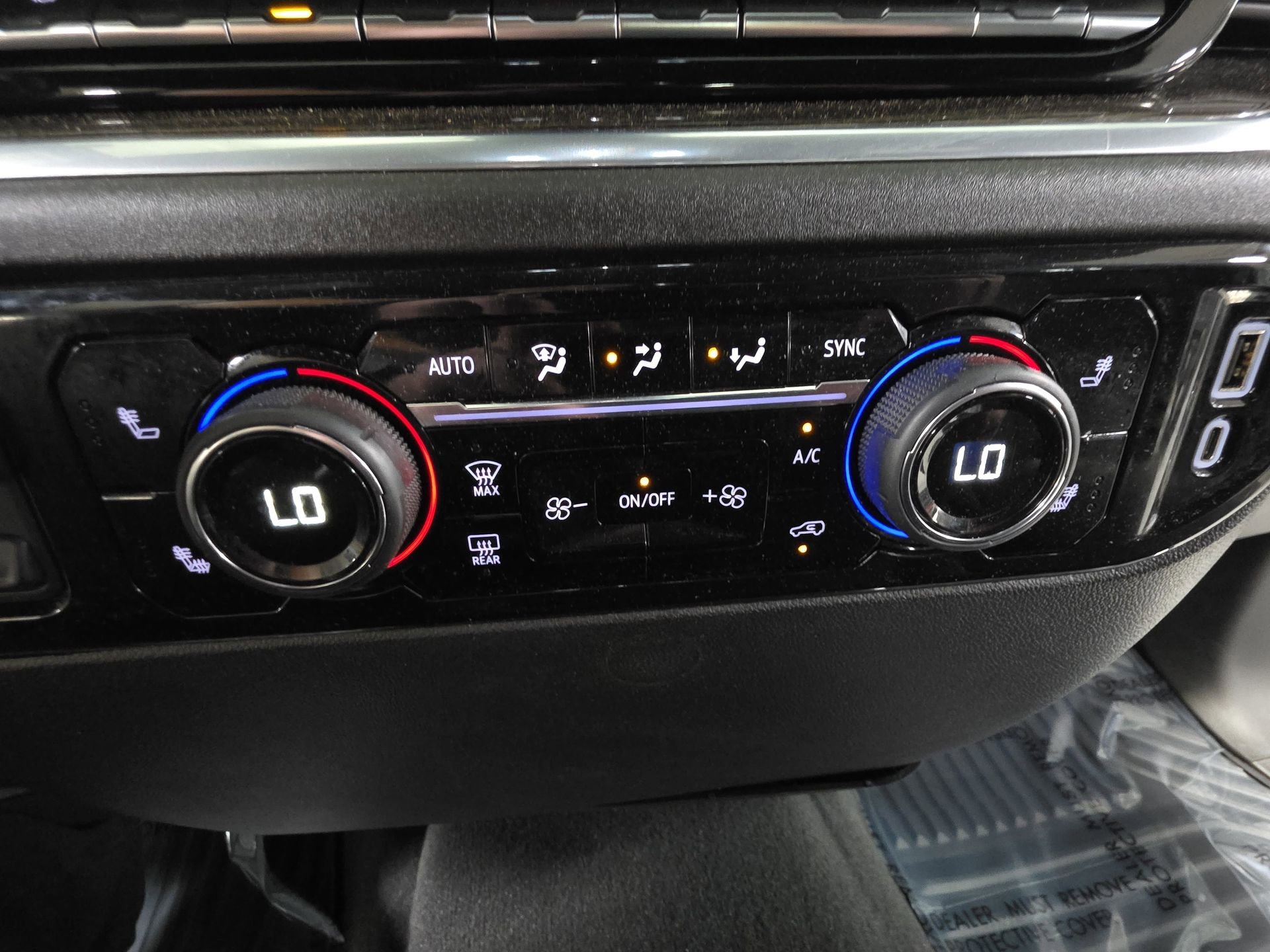 Used 2025 Chevrolet Silverado 3500 LT w/ Safety Package image 24