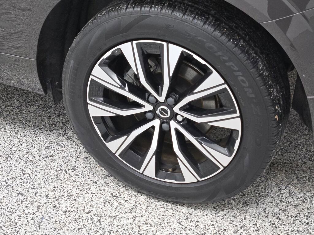 Used 2023 Volvo XC60 B5 Plus image 17