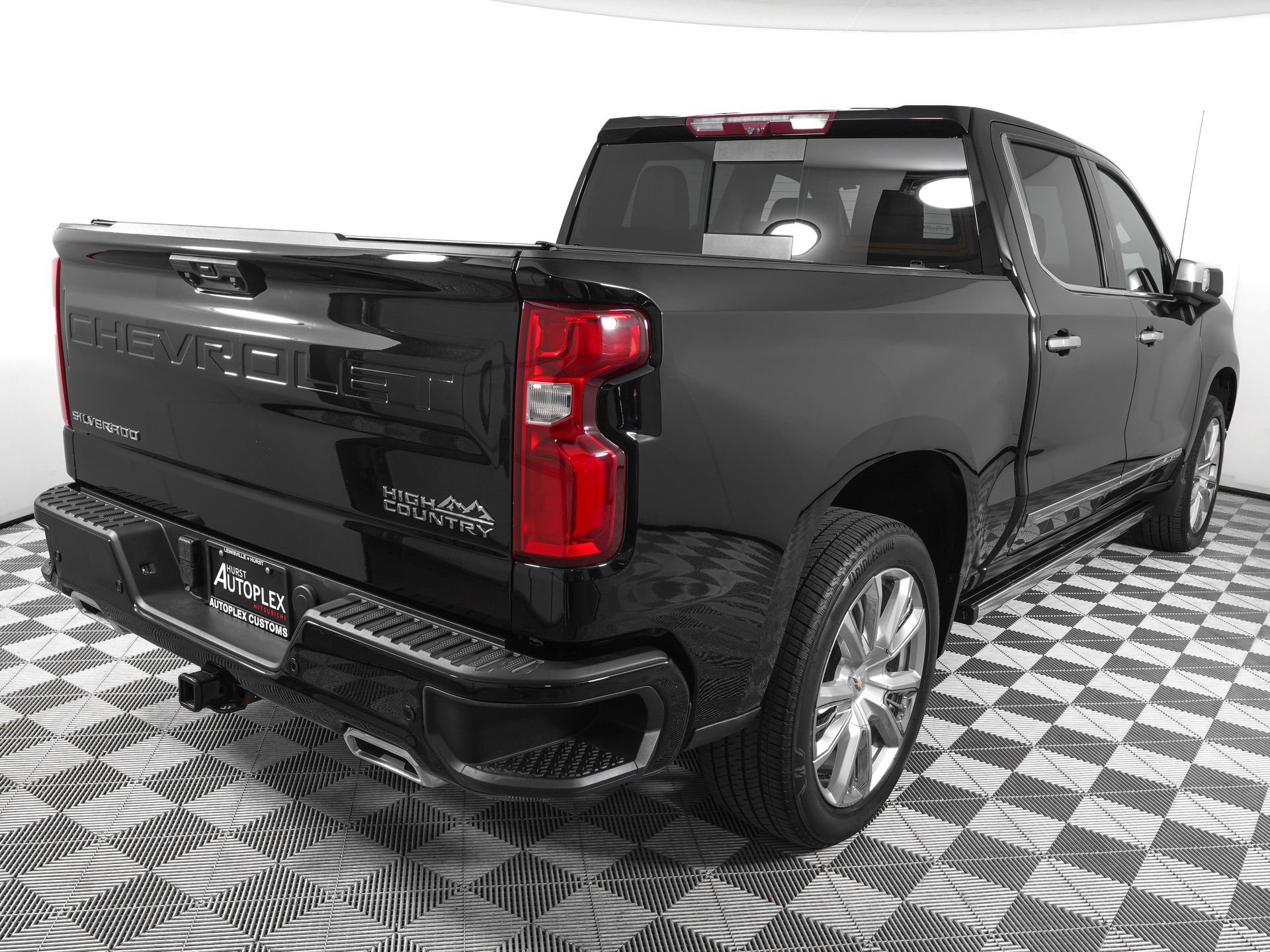 Used 2024 Chevrolet Silverado 1500 High Country w/ High Country Premium Package AWD/4WD image 4