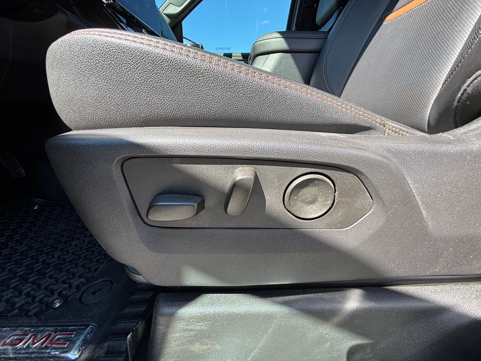 Used 2024 GMC Sierra 1500 AT4 w/ AT4 Premium Package image 13