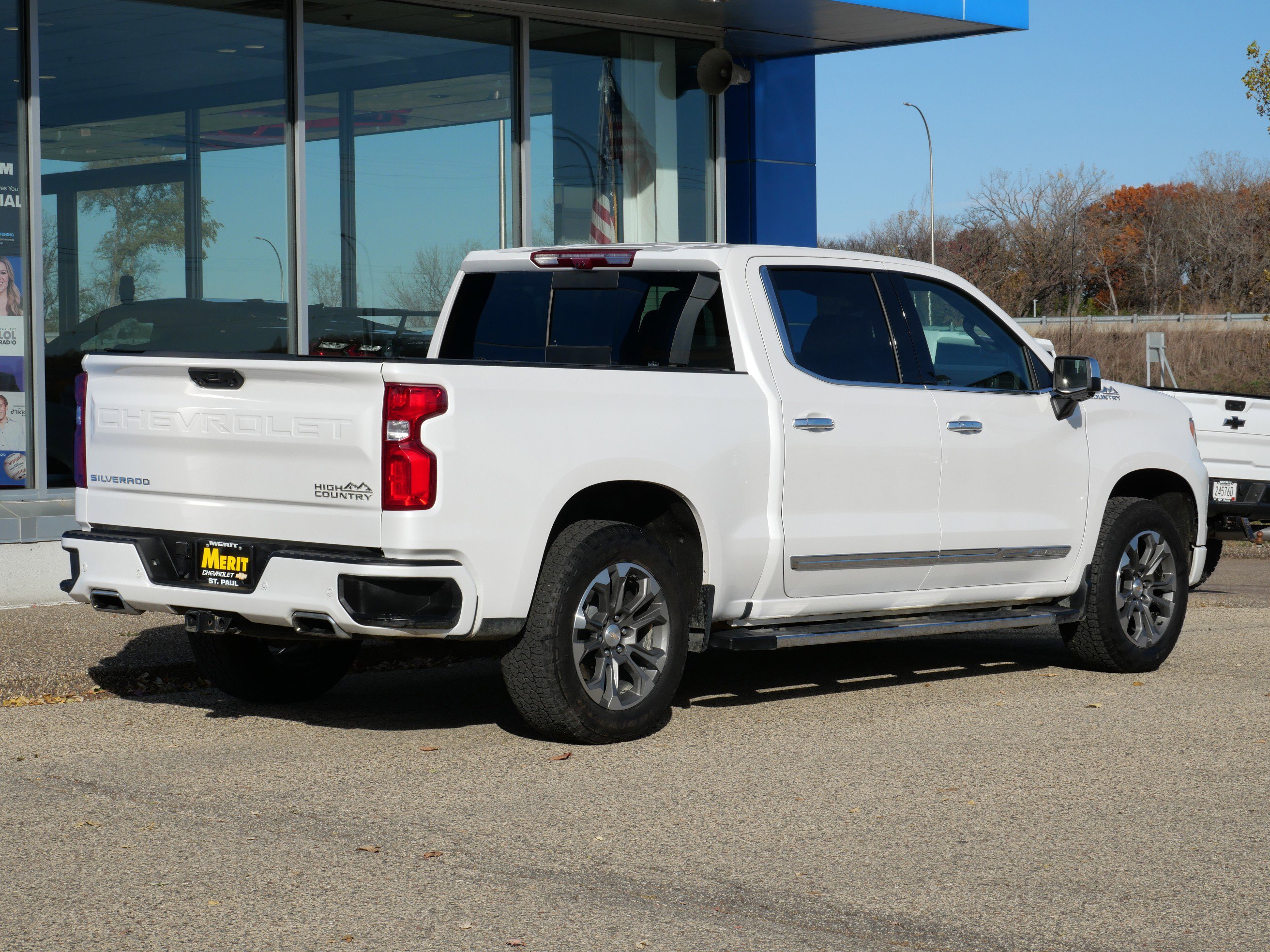 Used 2024 Chevrolet Silverado 1500 High Country w/ Technology Package image 3