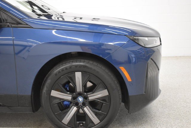 Used 2024 BMW iX xDrive50 w/ Sport Package AWD/4WD image 13