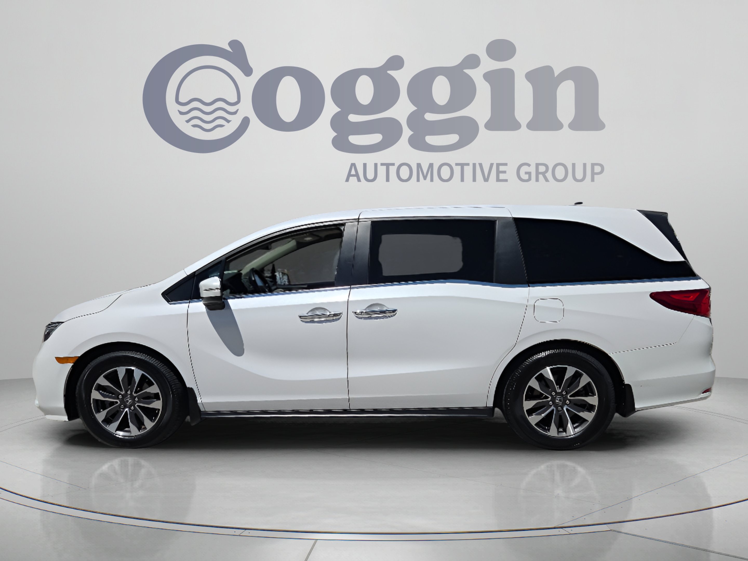 Used 2023 Honda Odyssey EX-L image 2