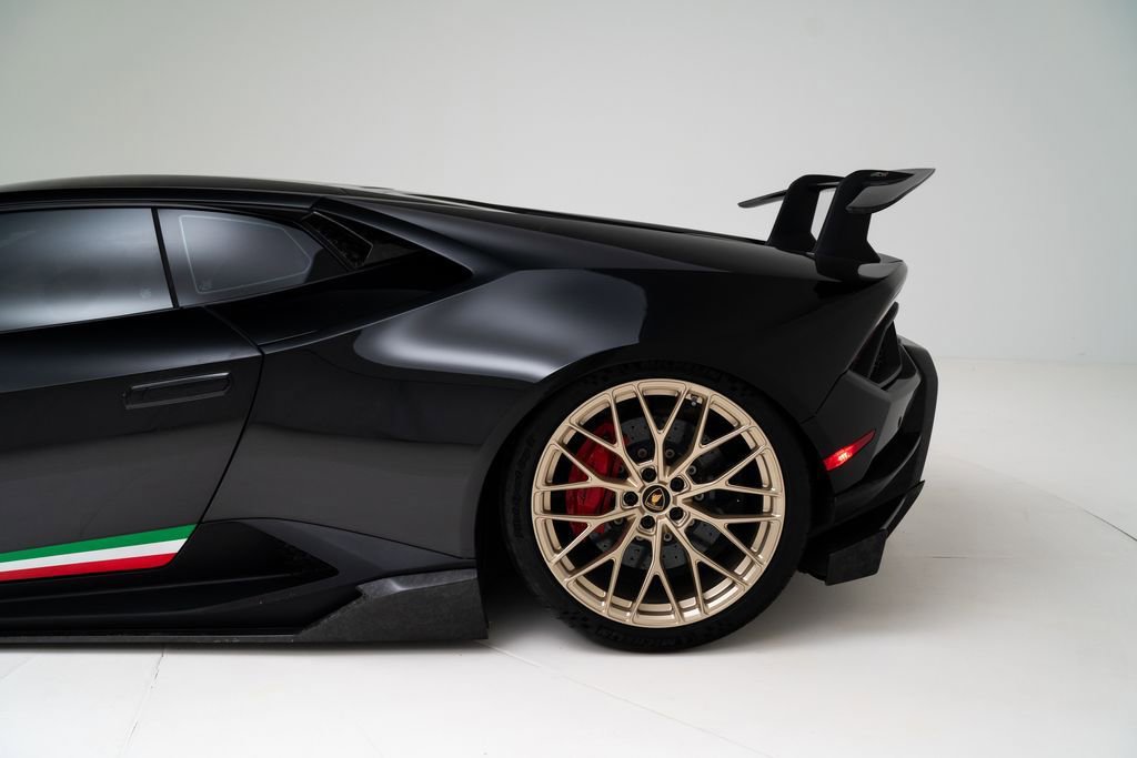 Used 2018 Lamborghini Huracan Performante AWD/4WD image 11