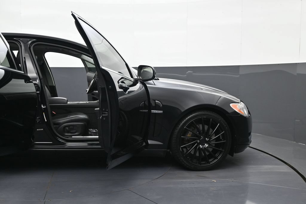 Used 2011 Jaguar XF Premium RWD image 9
