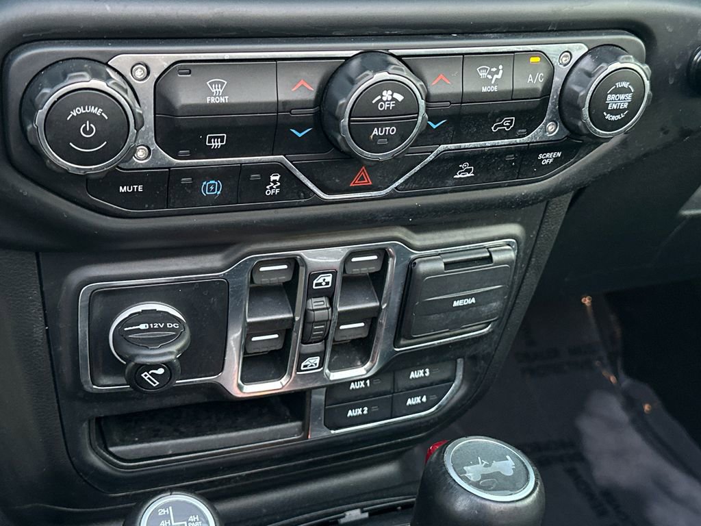 Used 2022 Jeep Wrangler Unlimited Sahara AWD/4WD image 28