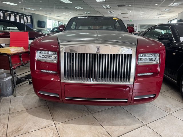 Used 2014 Rolls-Royce Phantom Drophead Coupe RWD image 2