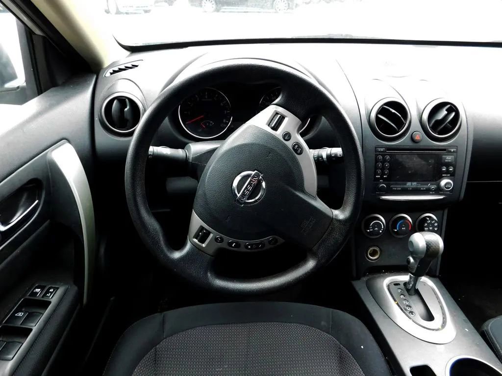 Used 2011 Nissan Rogue SV image 9