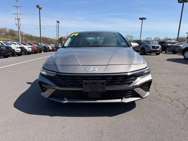 Used 2024 Hyundai Elantra SEL w/ Convenience Package image 3
