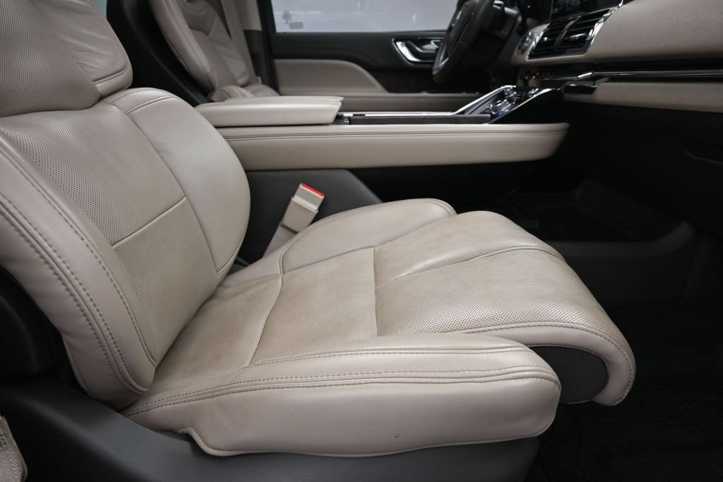 Used 2023 Lincoln Navigator Reserve AWD/4WD image 25