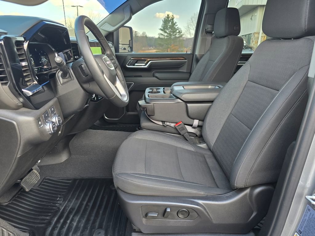 Certified 2025 GMC Sierra 3500 SLE w/ SLE Value Package image 4