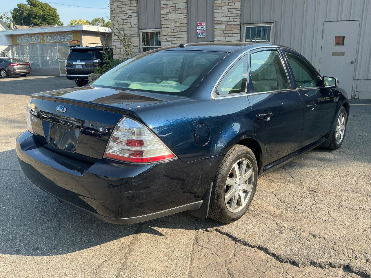 Used 2009 Ford Taurus SEL FWD image 4