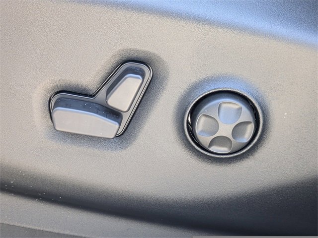 New 2025 Chrysler Voyager LX image 20