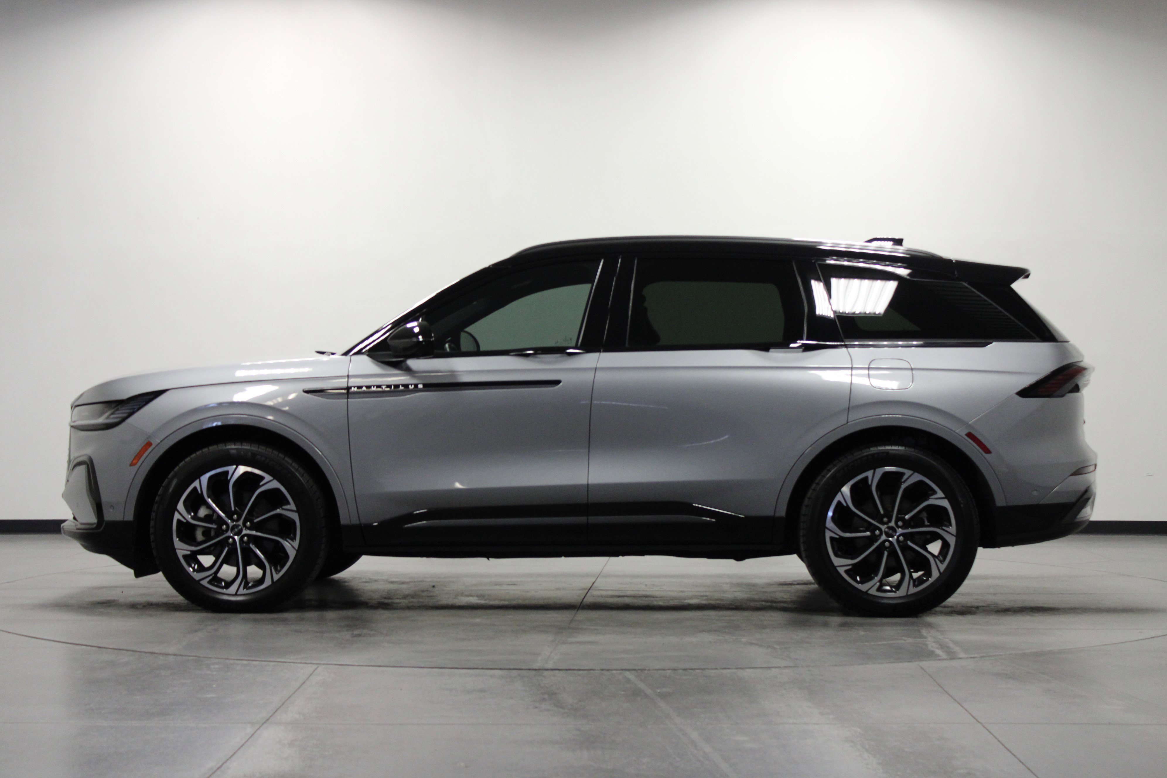 Used 2024 Lincoln Nautilus Reserve w/ Jet Appearance Package (87T) image 7