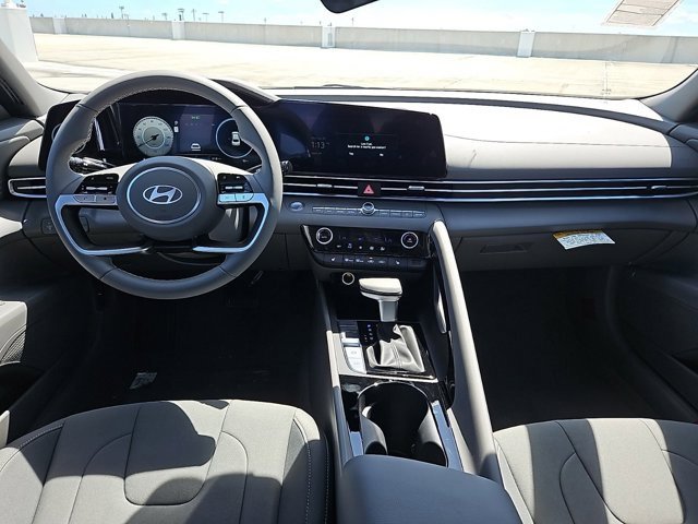 Certified 2025 Hyundai Elantra SEL image 7