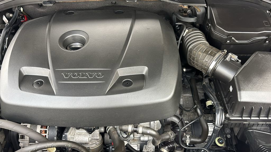 Used 2017 Volvo XC60 T6 Dynamic w/ Preferred Option Package image 32