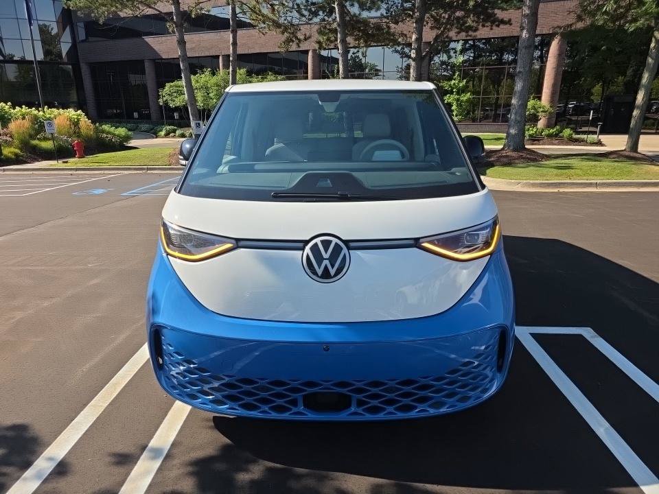 Used 2025 Volkswagen ID. Buzz 1st Edition RWD image 17