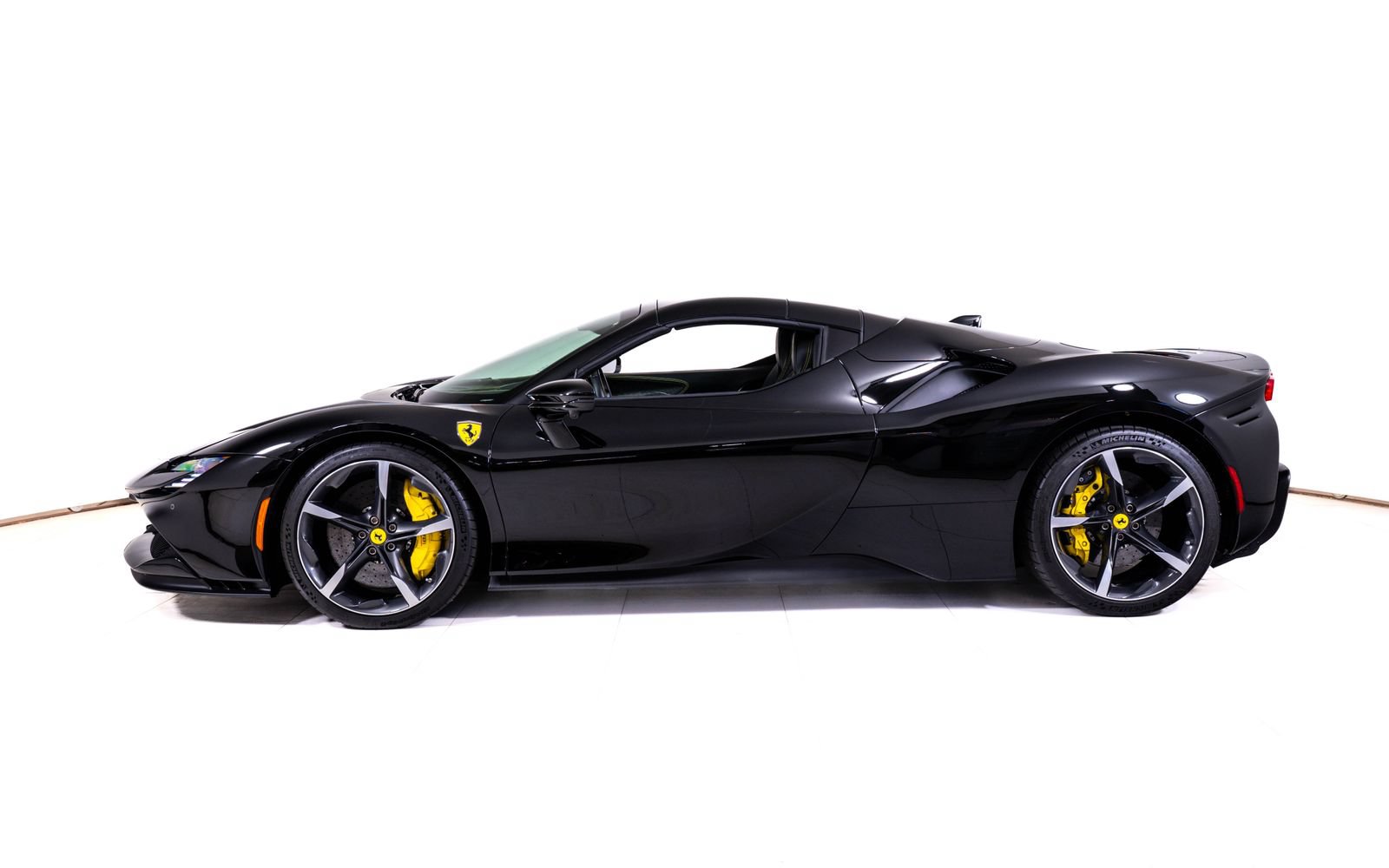 Used 2022 Ferrari SF90 Spider AWD/4WD image 3