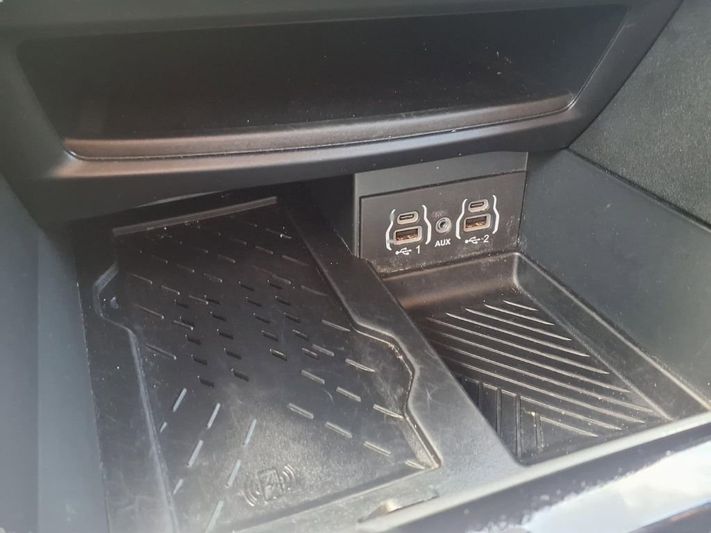 Certified 2025 Chrysler Pacifica Limited image 10