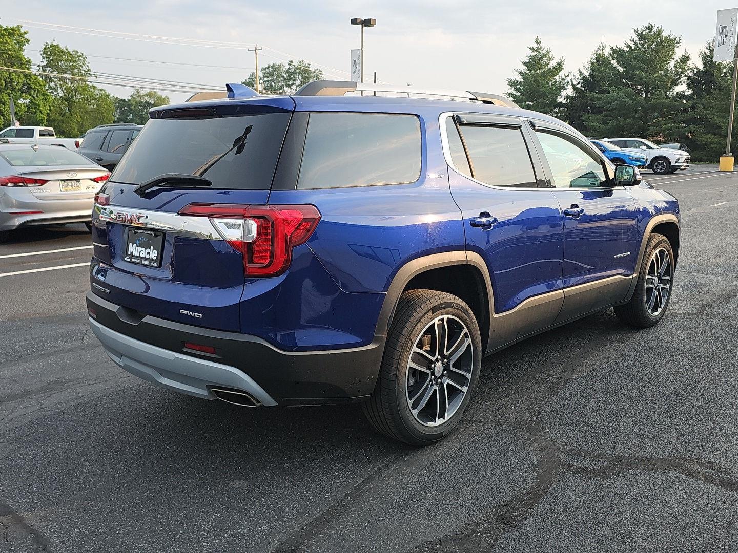 Used 2023 GMC Acadia SLT w/ Preferred Package AWD/4WD image 5