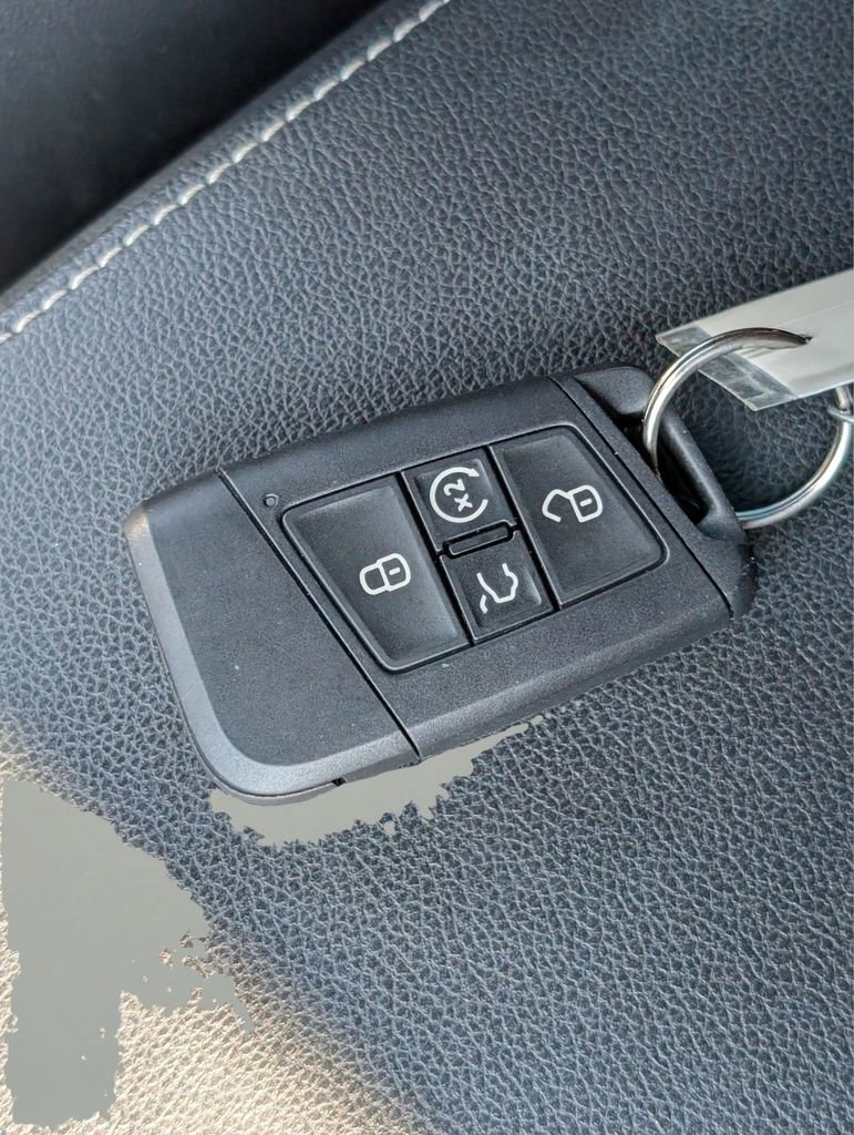 Used 2022 Volkswagen Tiguan SEL R-Line image 31