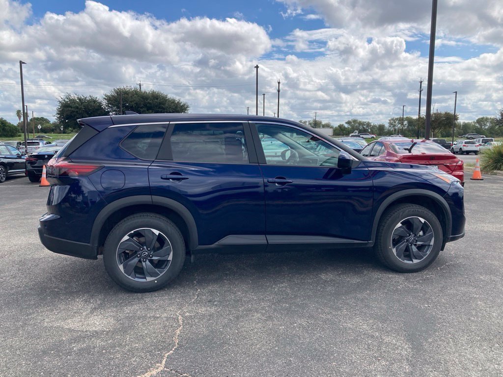 Used 2026 Nissan Rogue SV FWD image 4