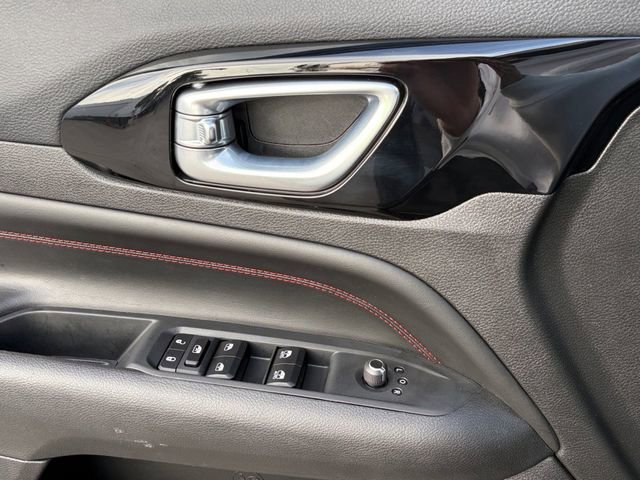 Used 2024 Jeep Compass Trailhawk image 4