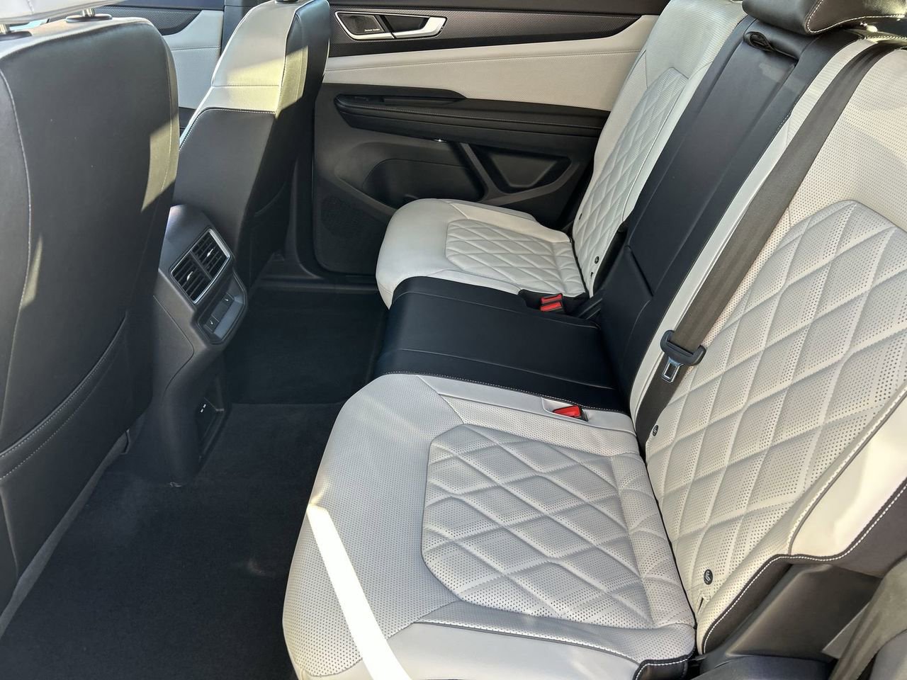 Certified 2024 Volkswagen Atlas Cross Sport SEL Premium R-Line AWD/4WD image 14