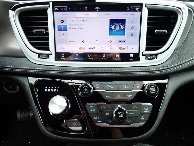 New 2026 Chrysler Pacifica Select image 21