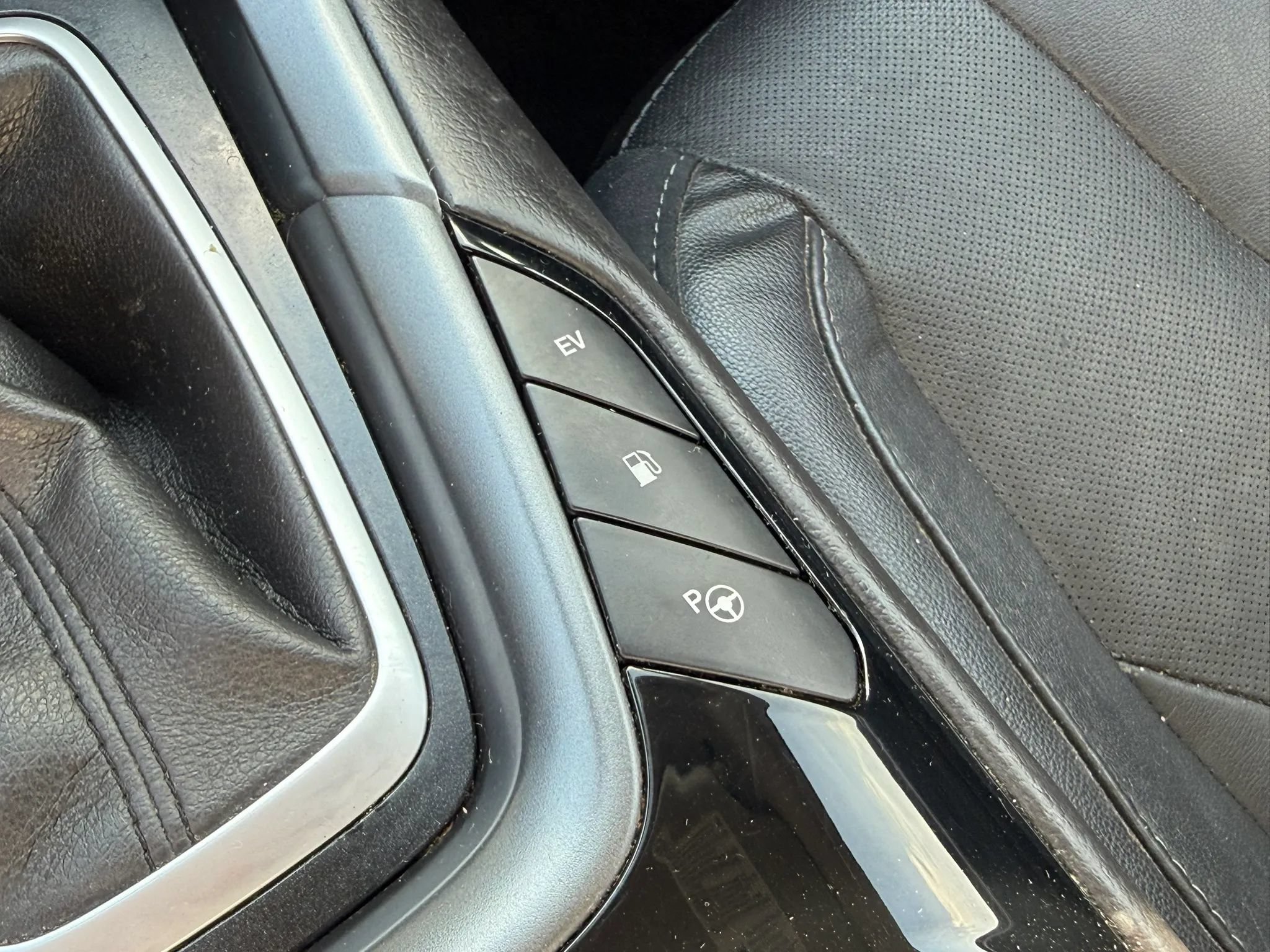 Used 2014 Ford Fusion Energi Titanium w/ Driver Assist Package FWD image 26
