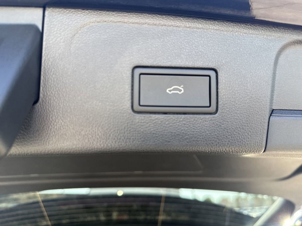 New 2025 Volkswagen Atlas SEL Premium R-Line image 19